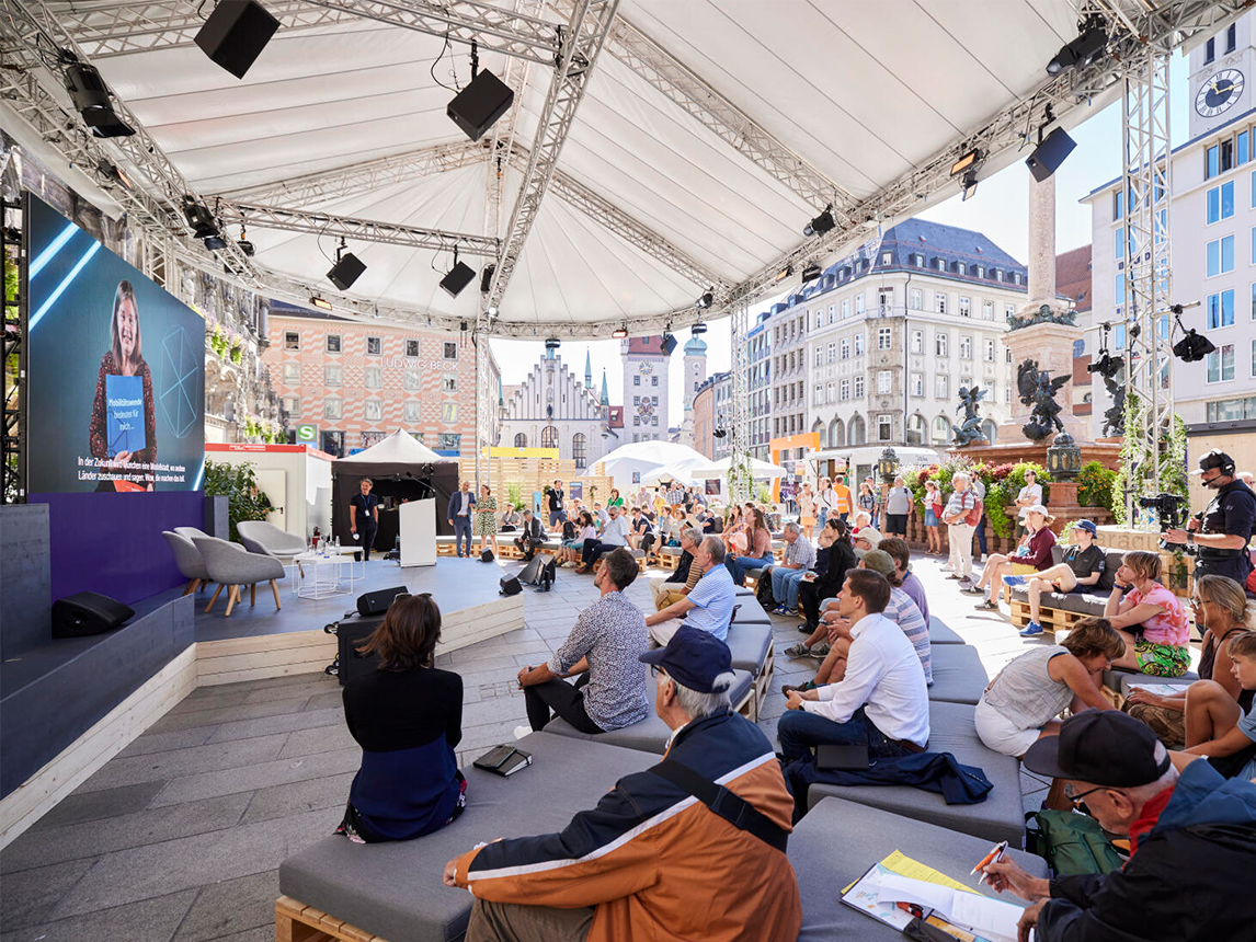 IAA Open Space, Digitale Anzeige